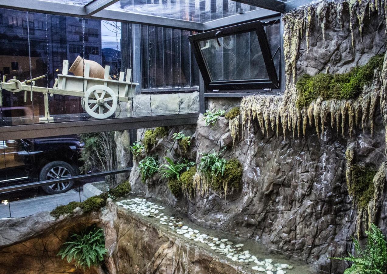 Bg Palace Hotel Tbilisi Exterior photo